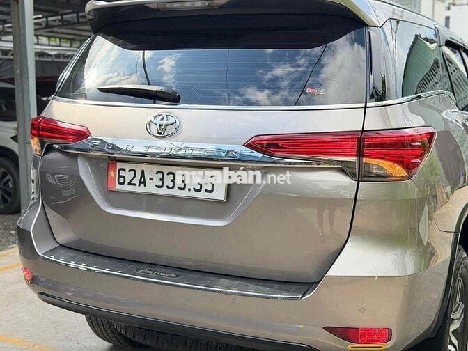 Toyota Fortuner 2.4G AT 2022 Ghi vàng