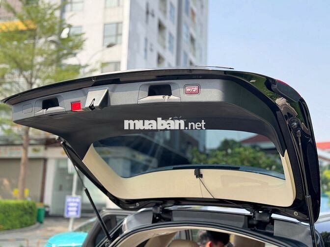 Bán Mercedes GLC250 4MATIC 2018 Đen nội thất Kem