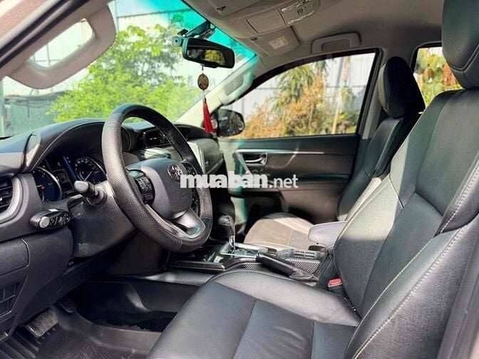 Toyota Fortuner 2.4G AT 2022 Ghi vàng
