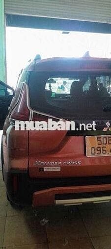 Mitsubishi Xpander Cross 7 chỗ màu Cam