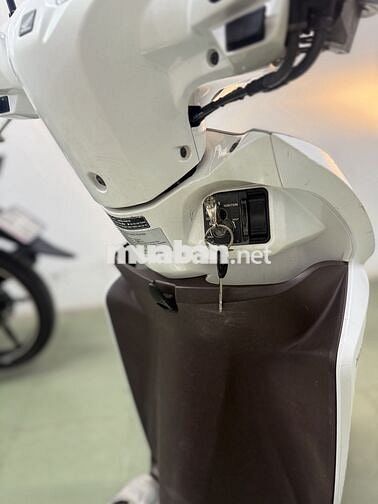 Honda Vision Trắng rin nguyên , chính chủ 