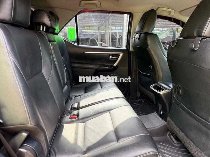 Toyota Fortuner 2.4G AT 2022 Ghi vàng