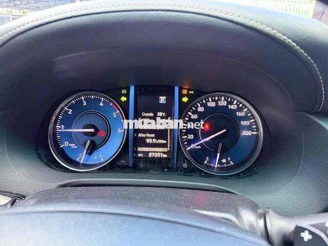 Toyota Fortuner 2.4G AT 2022 Ghi vàng