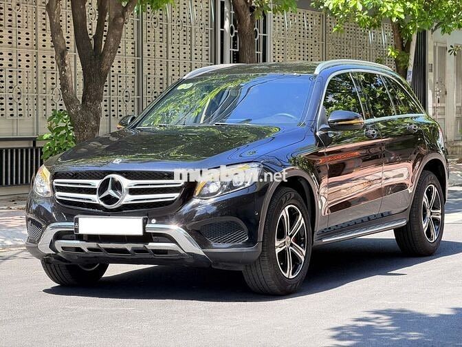 Bán Mercedes GLC250 4MATIC 2018 Đen nội thất Kem