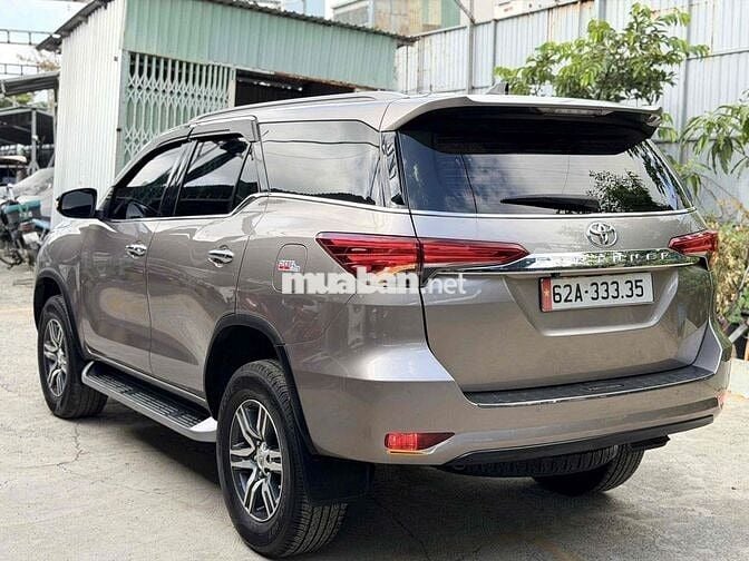 Toyota Fortuner 2.4G AT 2022 Ghi vàng