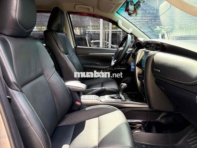Toyota Fortuner 2.4G AT 2022 Ghi vàng