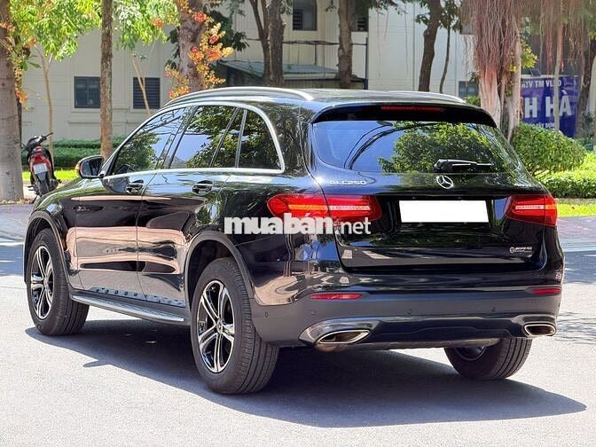 Bán Mercedes GLC250 4MATIC 2018 Đen nội thất Kem