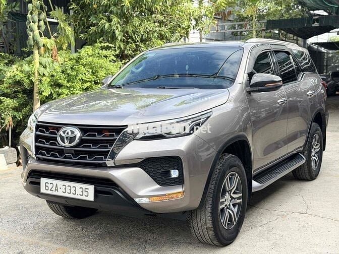Toyota Fortuner 2.4G AT 2022 Ghi vàng