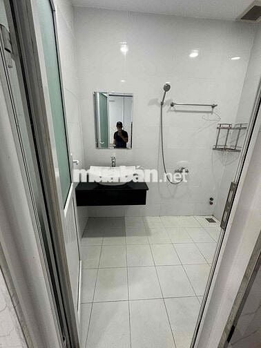 Cho thuê văn phòng KĐT Vạn Phúc sẵn nội thất 8 triệu/tháng