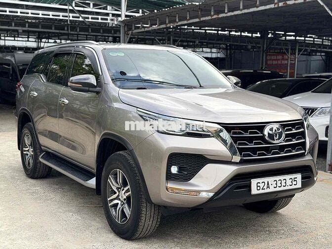 Toyota Fortuner 2.4G AT 2022 Ghi vàng