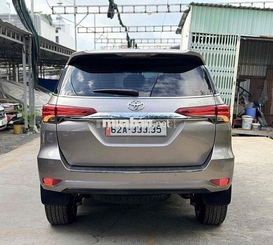 Toyota Fortuner 2.4G AT 2022 Ghi vàng