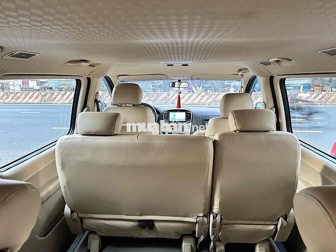 Hyundai Starex 9 chỗ màu Xám