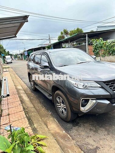 Toyota Fortuner 7 chỗ màu Xám