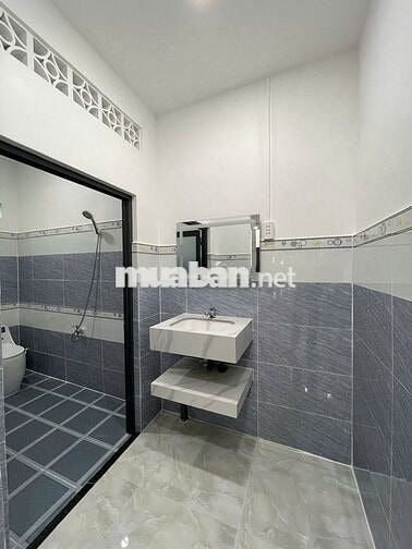 🏡 BÁN NHÀ 1 TRỆT 1 LỬNG ĐỐI DIỆN CÔNG VIÊN – LONG HẬU