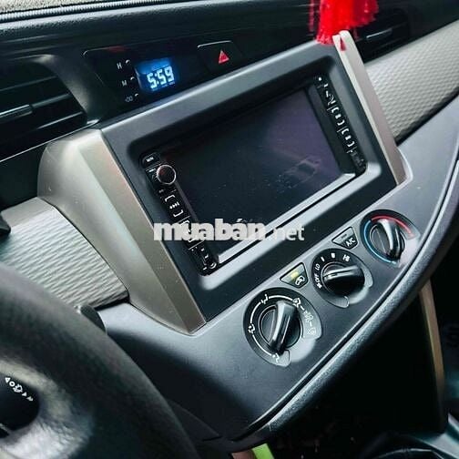 Toyota Innova 2.0E 2017 Số sàn Bạc