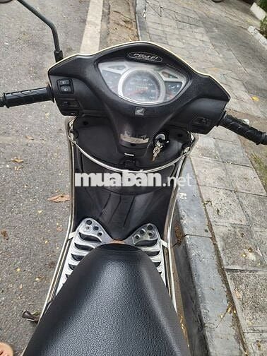 Honda Lead 110 đời 2011 màu Vàng kem