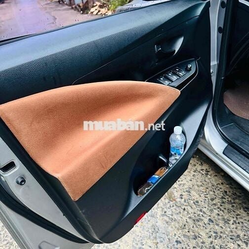 Toyota Innova 2.0E 2017 Số sàn Bạc