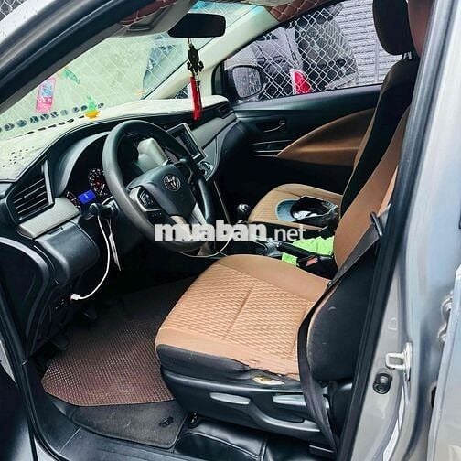 Toyota Innova 2.0E 2017 Số sàn Bạc