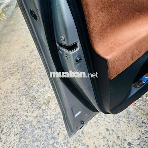 Toyota Innova 2.0E 2017 Số sàn Bạc