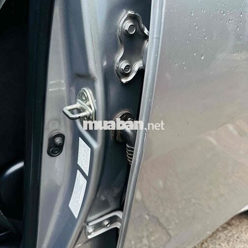 Toyota Innova 2.0E 2017 Số sàn Bạc
