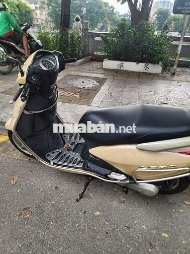 Honda Lead 110 đời 2011 màu Vàng kem