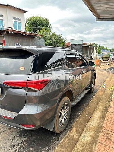 Toyota Fortuner 7 chỗ màu Xám