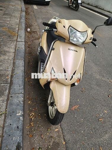 Honda Lead 110 đời 2011 màu Vàng kem