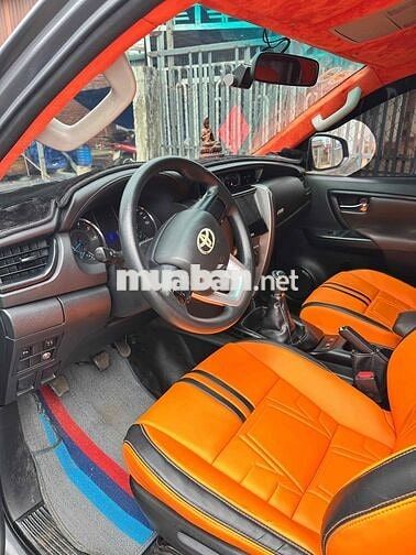 Toyota Fortuner 7 chỗ màu Xám