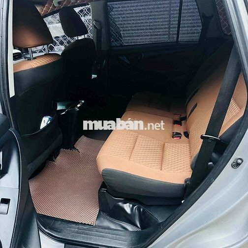 Toyota Innova 2.0E 2017 Số sàn Bạc