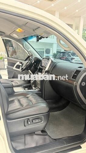 Land Cruiser 4.6 V8, sản xuất 2019 đẹp xuất sắc.