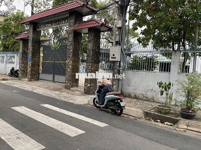 MT Nguyễn Thiệu Lâu, Q. Tân Phú dt92m2 đất đúc thật BTCT 2 lầu 4pn