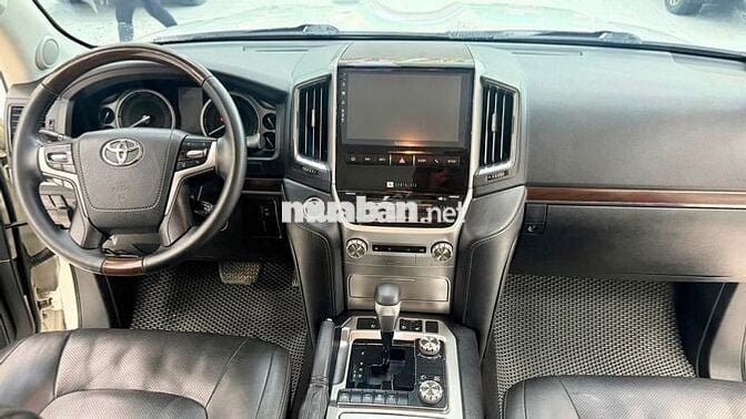 Land Cruiser 4.6 V8, sản xuất 2019 đẹp xuất sắc.