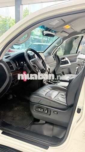 Land Cruiser 4.6 V8, sản xuất 2019 đẹp xuất sắc.