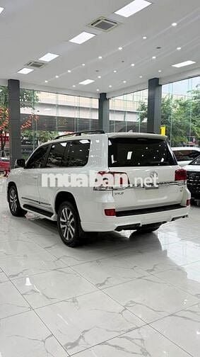 Land Cruiser 4.6 V8, sản xuất 2019 đẹp xuất sắc.