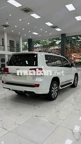 Land Cruiser 4.6 V8, sản xuất 2019 đẹp xuất sắc.