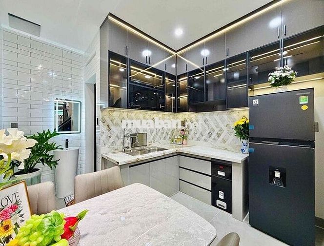 Nhà mới đẹp lung linh ngay phan huy ích đối diện siêu thị Emat 2pn 3WC