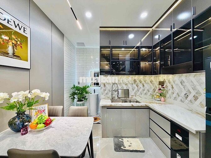 Nhà mới đẹp lung linh ngay phan huy ích đối diện siêu thị Emat 2pn 3WC