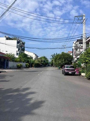 BÁN nhà 4 Tầng ngay trường học Ngô Chí Quốc  HBC Thủ Đức.Giá 10.3 Tỷ.