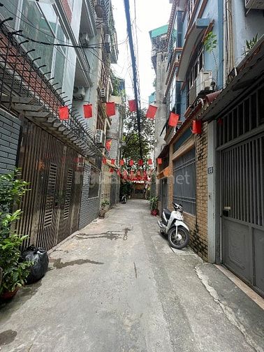 Hào Nam 20m ra Phố 6 tầng Thang máy Dt 40m ngõ 3m 11,88 tỷ.