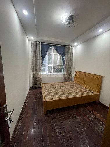 Hào Nam 20m ra Phố 6 tầng Thang máy Dt 40m ngõ 3m 11,88 tỷ.