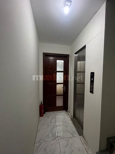 Hào Nam 20m ra Phố 6 tầng Thang máy Dt 40m ngõ 3m 11,88 tỷ.