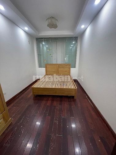 Hào Nam 20m ra Phố 6 tầng Thang máy Dt 40m ngõ 3m 11,88 tỷ.