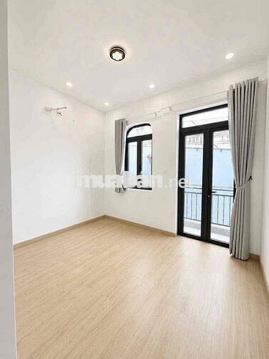 BÁN NHÀ SÁT Q7, CÁCH HẺM XE HƠI 10M. TIỆN ÍCH ĐẦY ĐỦ, DÂN CƯ AN NINH.