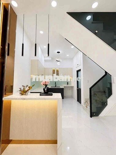 BÁN NHÀ SÁT Q7, CÁCH HẺM XE HƠI 10M. TIỆN ÍCH ĐẦY ĐỦ, DÂN CƯ AN NINH.