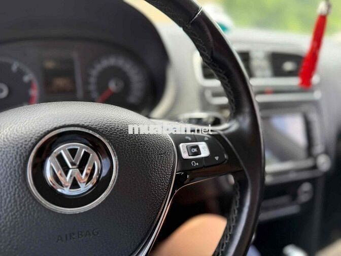 Volkswagen Polo 1.6 AT Trắng 60000 km