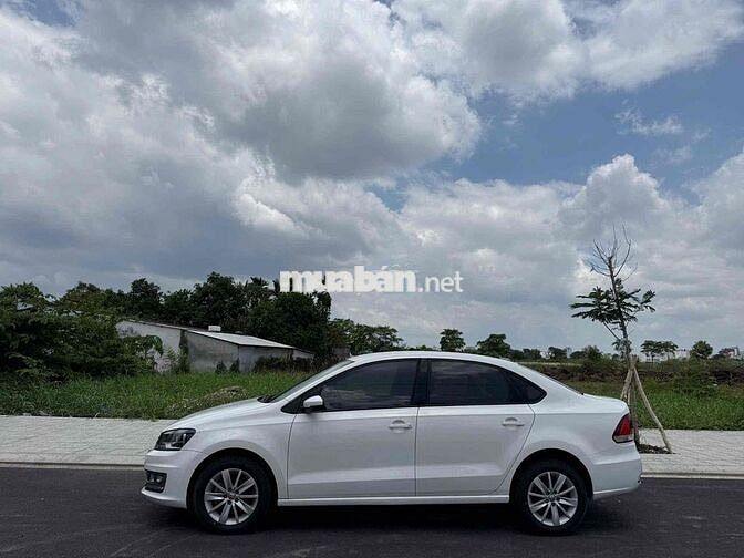 Volkswagen Polo 1.6 AT Trắng 60000 km