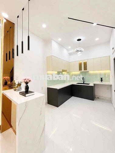 BÁN NHÀ SÁT Q7, CÁCH HẺM XE HƠI 10M. TIỆN ÍCH ĐẦY ĐỦ, DÂN CƯ AN NINH.