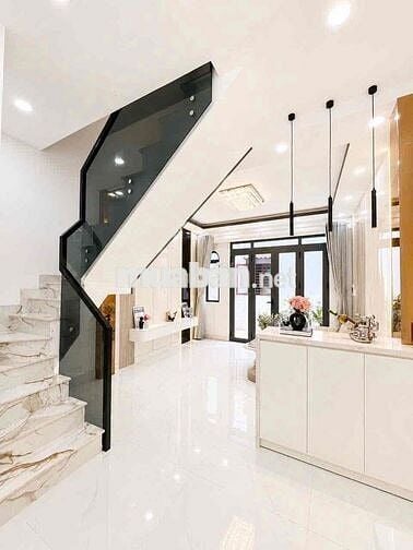 BÁN NHÀ SÁT Q7, CÁCH HẺM XE HƠI 10M. TIỆN ÍCH ĐẦY ĐỦ, DÂN CƯ AN NINH.