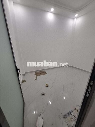 NHÀ TRỆT LẦU MỚI SỬA  ÐẸP 2PN 2WC 