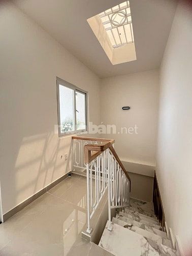 Bán nhà Hẻm Xe Hơi. Nhà mới 100%. Full nội thất cao cấp. 50m² đất.